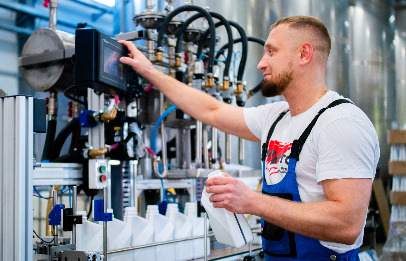 Линия розлива на заводе ВМПАВТО